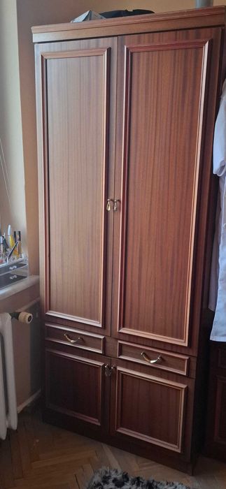Szafa i dwie komody do oddania w kolorze mahoniowym