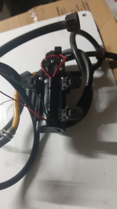 Bomba de água a funcionar como nova
