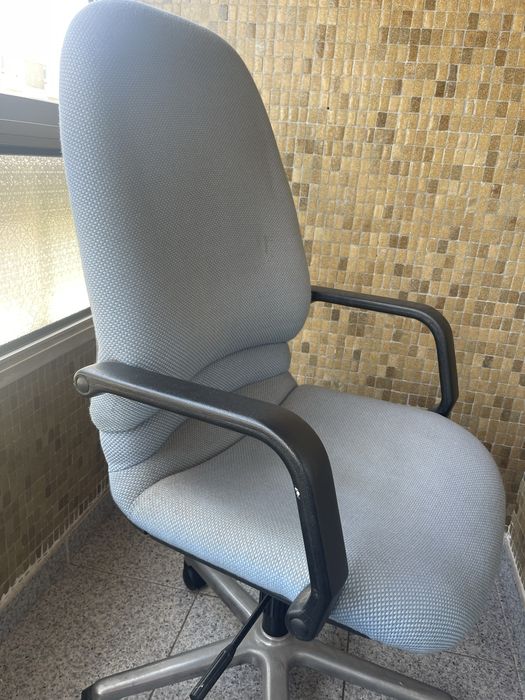 3 cadeirões de escritório