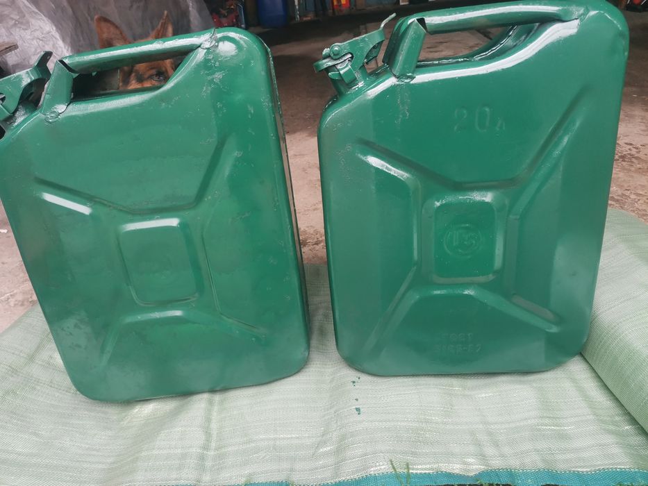 Каністри 20л.        .