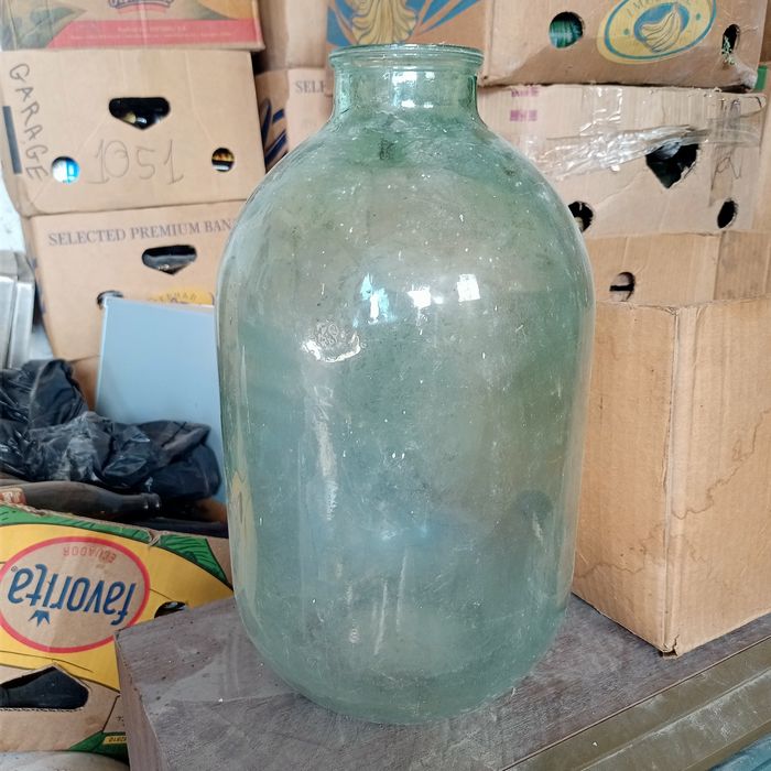 Банки 10 літрів.