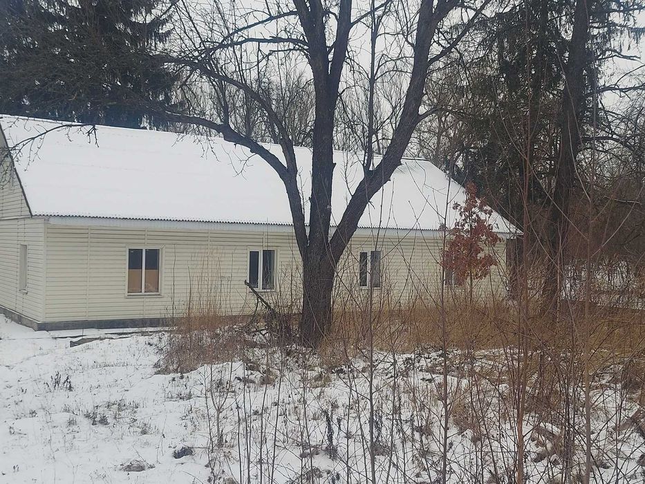 Комплекс с.Залізня 1,85га + 2 будівлі