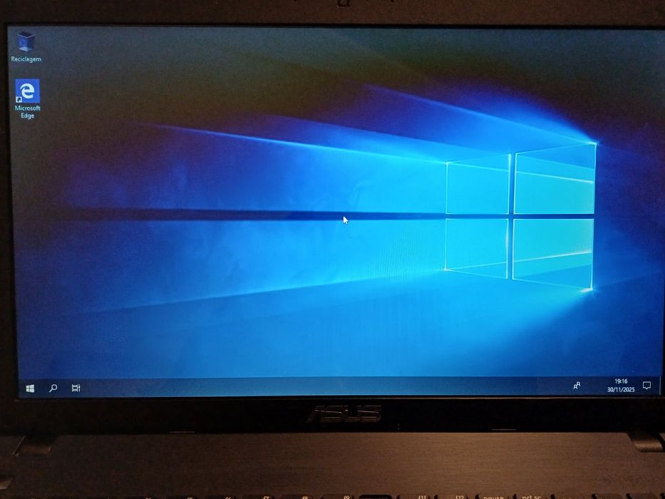 Portátil ASUS – i3 / 4GB RAM – Funciona mas com teclas avariadas.
