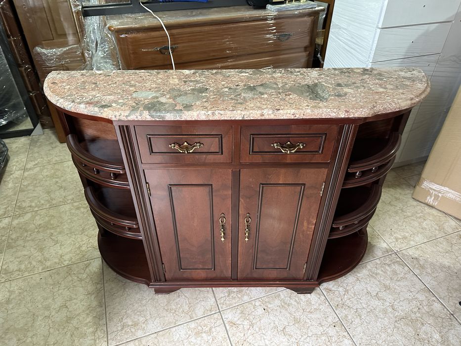 Sapateira com base de mármore