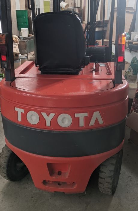 Empilhador Elétrico Toyota