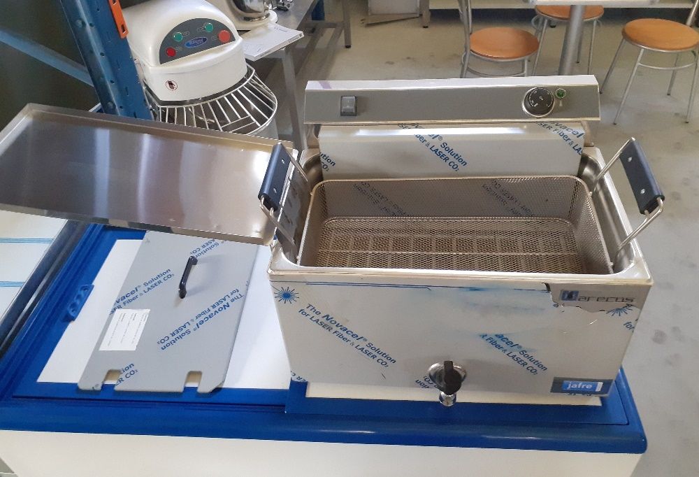 NOVA - Fritadeira de 16L com escorredor de fritos