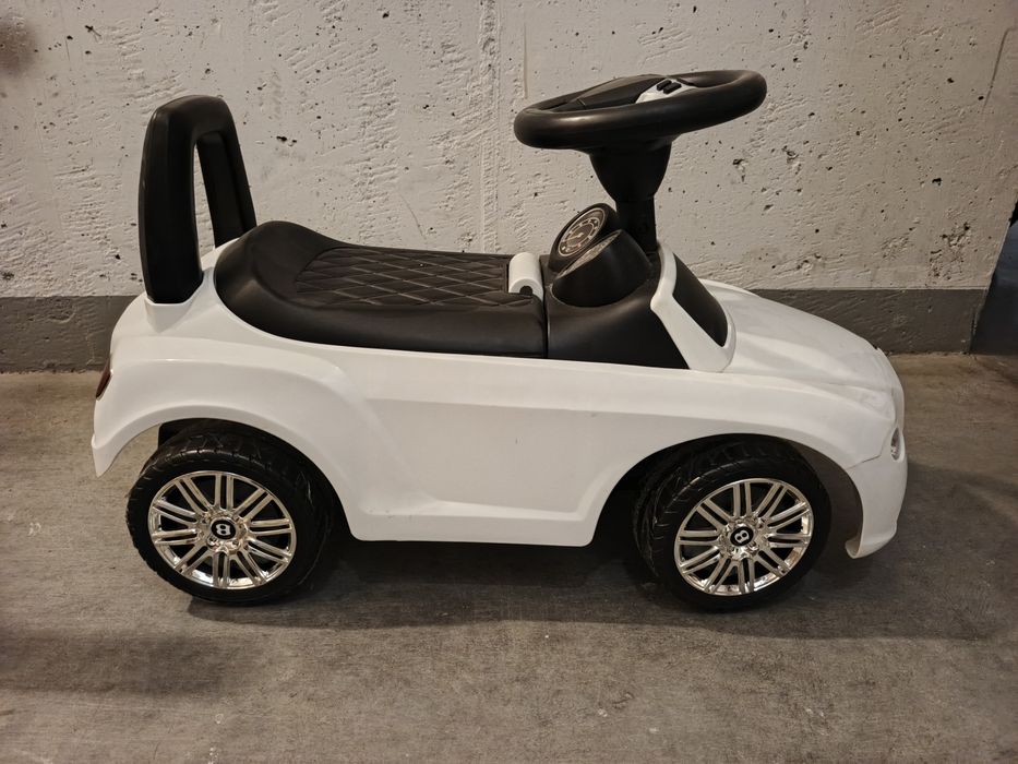 Samochodzik jeździk dla dziecka Bentley