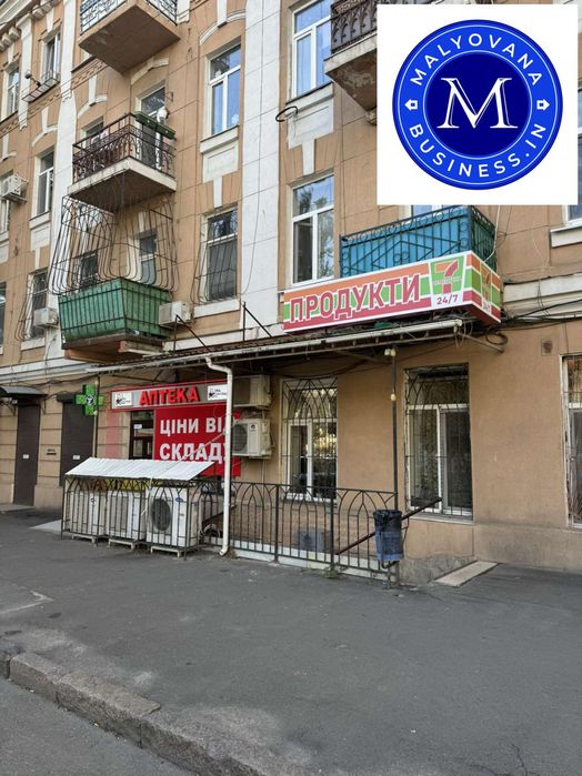 Фасад  приміщення під магазин  пл. Толстого