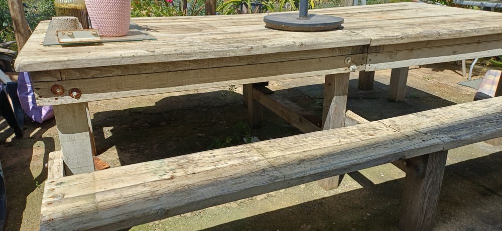 Vendo mesa de boa madeira