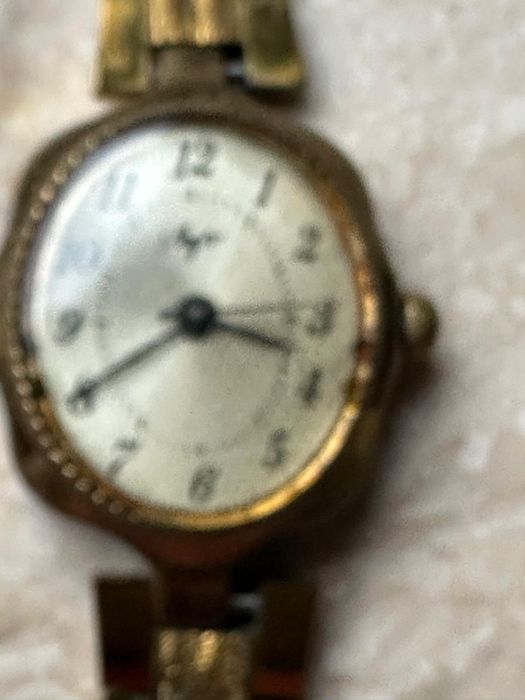 вінтажний наручний годинник  Луч Luch з позолоченим корпусом та квадратним циферблатом СРСР