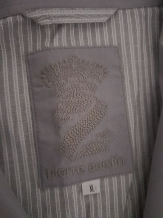 Robe " Pierre Cardin."