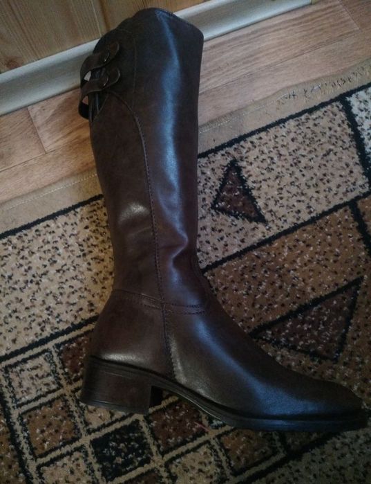 Жіночі,шкіряні сапожки.