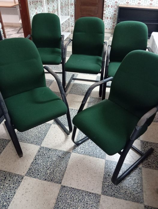 Vendo cadeiras estufadas em verde