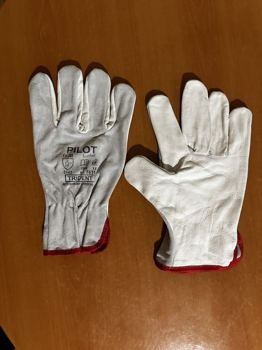 Рукавицы кожаные, рабочие, краги.