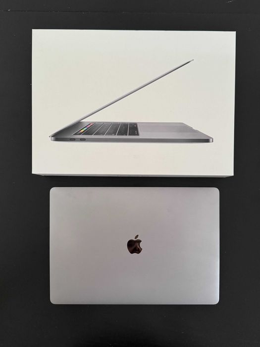Apple MacBook Pro 15" touch bar 2018 / i7 6-core 2.6 GHz / 16GB RAM / 512GB SSD / Intel UHD Graphics 630