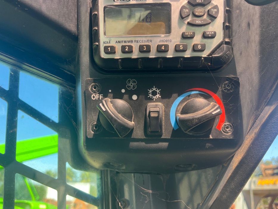 Bobcat rastos takeuchi