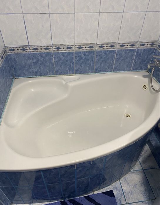 Ванна кутова в хорошому стані