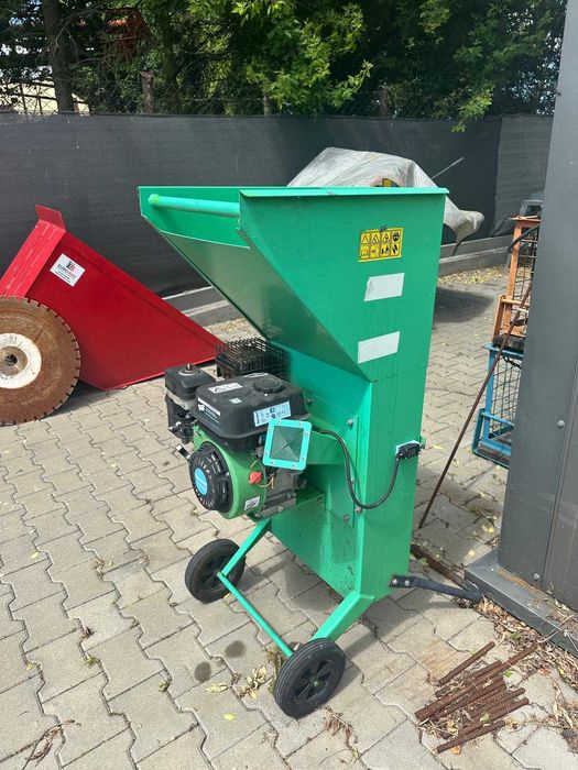 Rębak rozdrabniacz spalinowy gałęzi konarów AGROMA S5570P