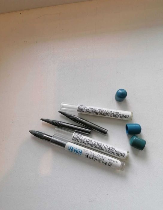 Патроны, сверла, буры, набор головок, бруски для заточки ножей, круги