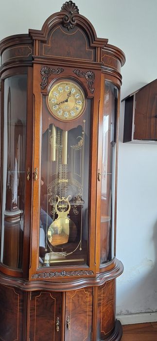 Relógio de pé com pêndulo