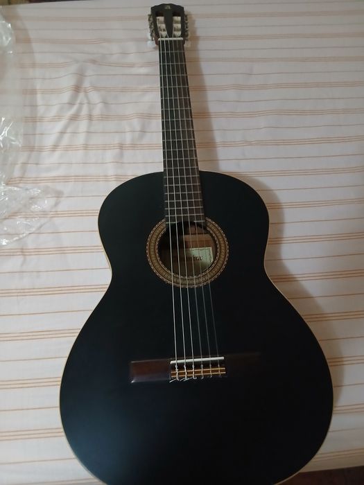 Guitarra Clássica Alhambra 5P e 1C,  a 5P com saco e  1C.