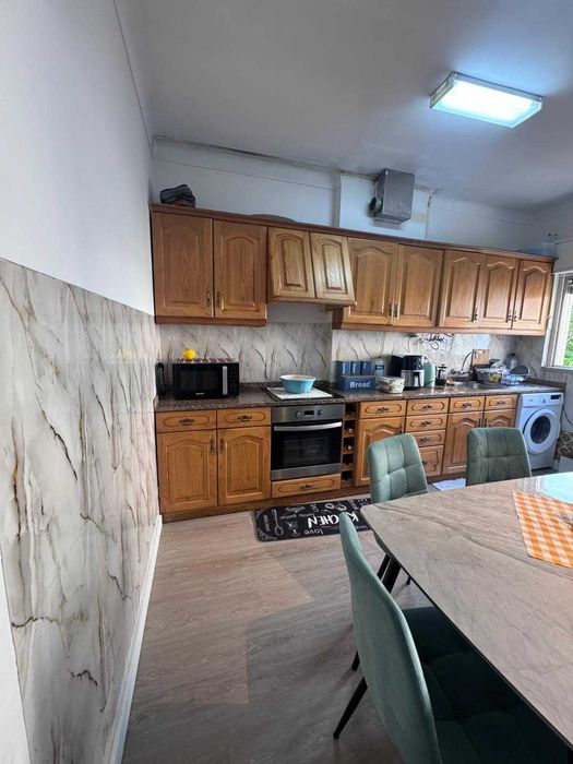 Quarto p/ Casal em Alhandra c casa de banho privativa e marquise