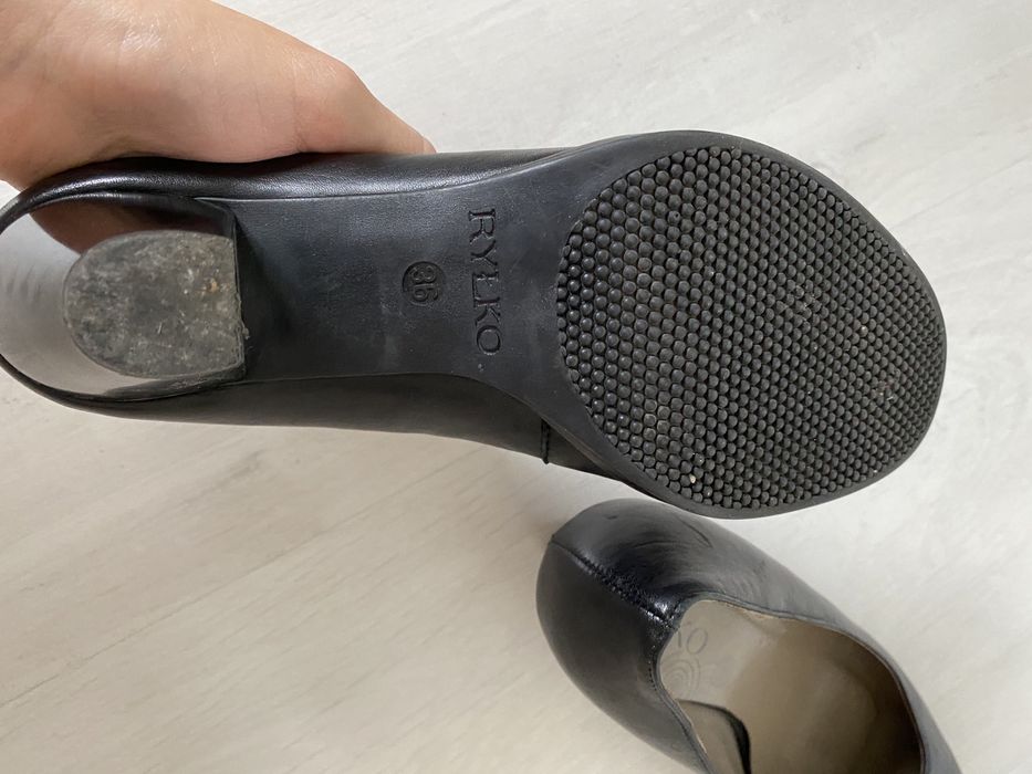 Czarne buty na niskim obcasie skóra naturalna ryłko 36