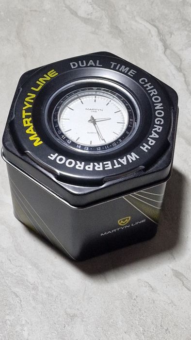 Relógio Martyn linear Novo com caixa