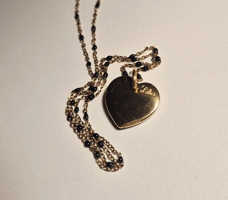 Lilou naszyjnik z zawieszką serce pozłacane z czarną emalią