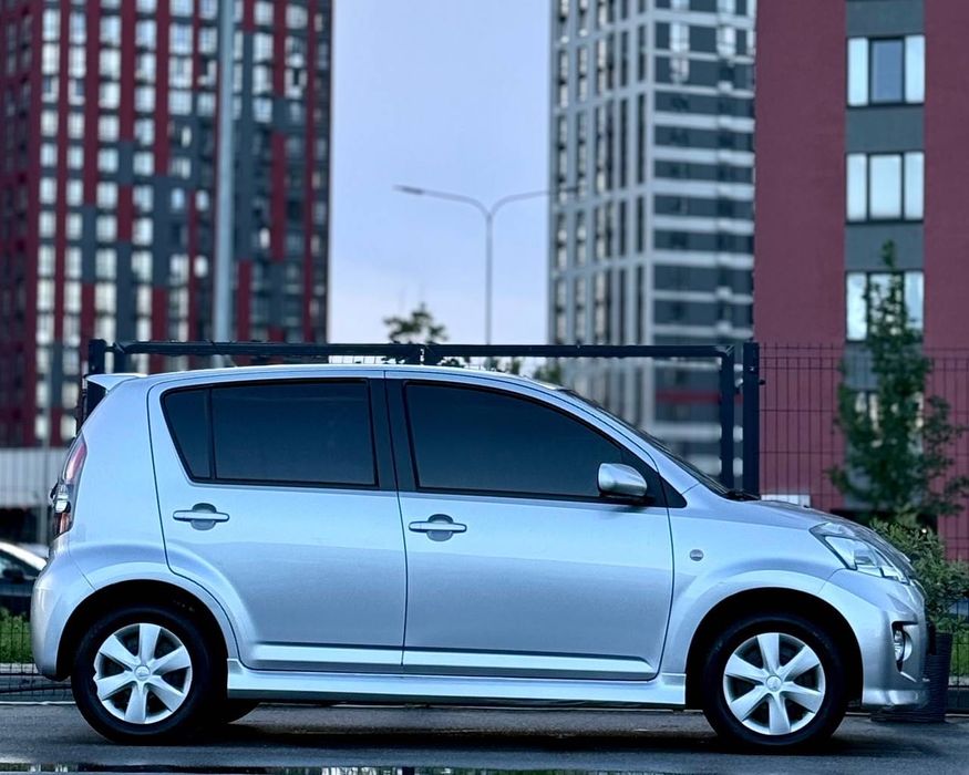 Продаж Daihatsu Sirion