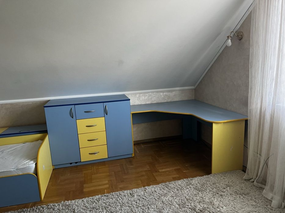 Дитяча спальня в хорошому стані . Два спальні місця