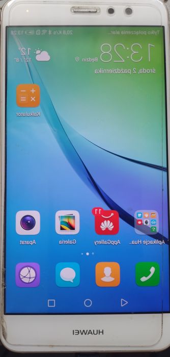 Telefon na częsci Huawei P9 LTE.