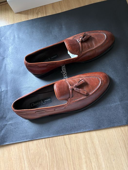 sapatos mocassins originais de couro marrom com borlas