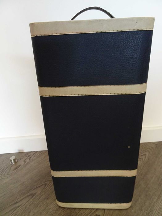 Antiga Mala de viagem - Baú boneca Famosa Nancy