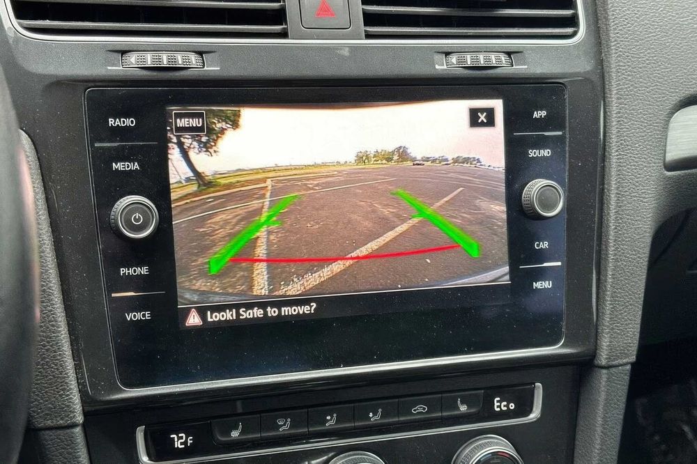 Volkswagen e-Golf      2019