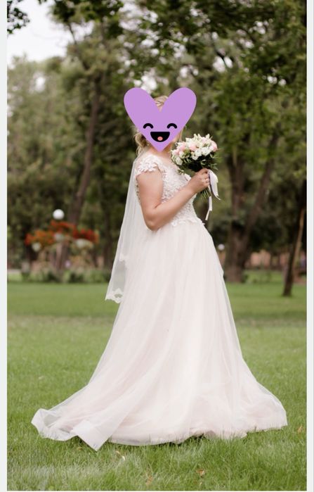 Продам весільні наряди ціна за все 5000