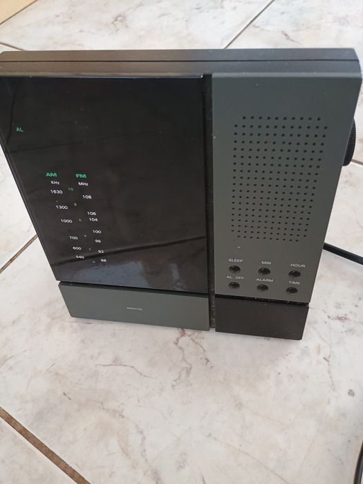 Radyjko AM/FM z  zegarem