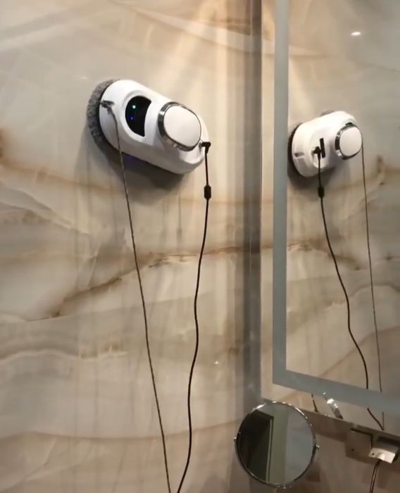 Робот для миття вікон оренда