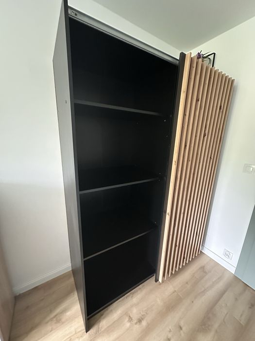 Szafa przesuwna z lustrem