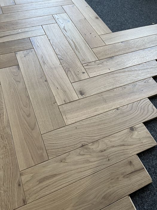 Podłoga Jodełka K. Dąb Rustic, 15x90x450mm, OlejUV BRESLAU x2