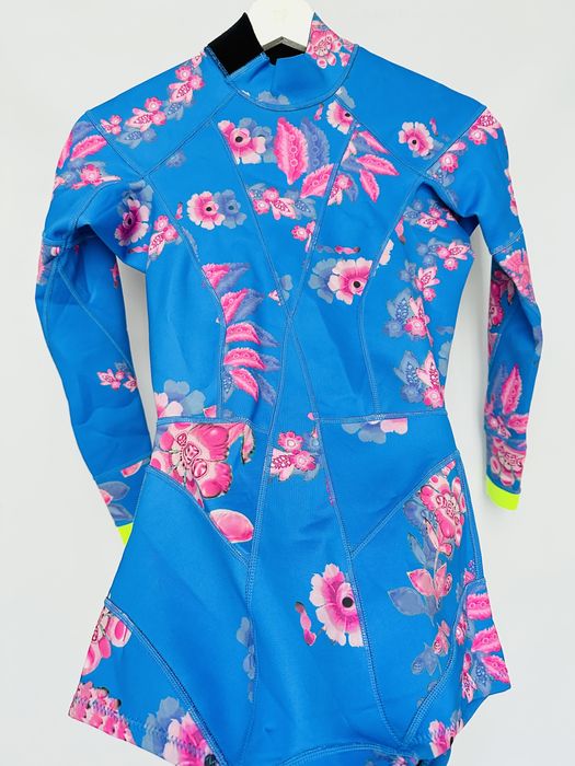 Cynthia Rowley pianka neoprenowa kostium wetsuit kitesurfing surfing