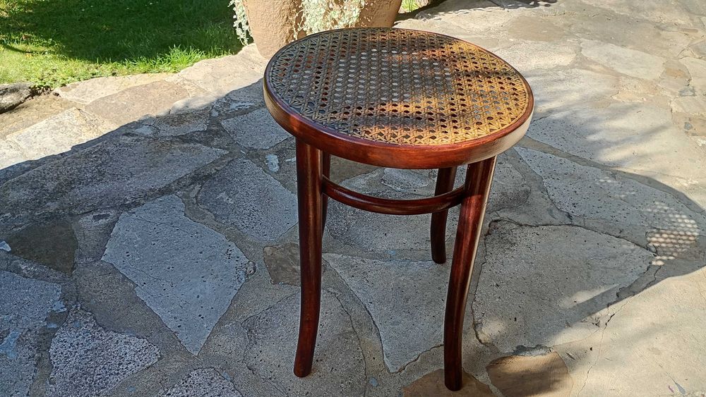 Thonet . Trzy gięte taborety, stołki  - okres PRL. Radomsko