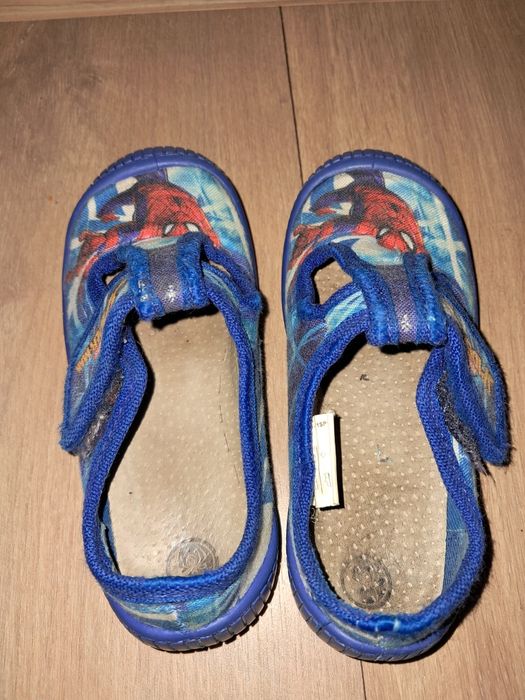 Buty pantofle chłopięce roz 25