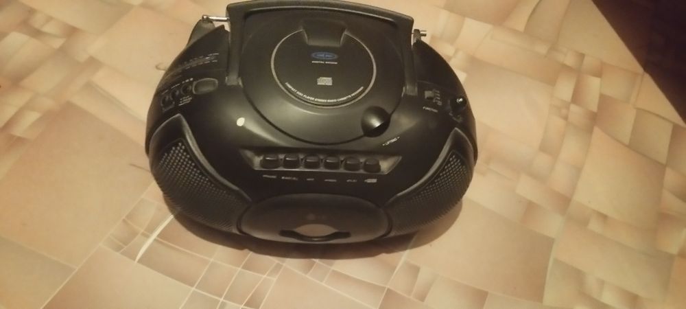 Продам Бумбокс Lg.