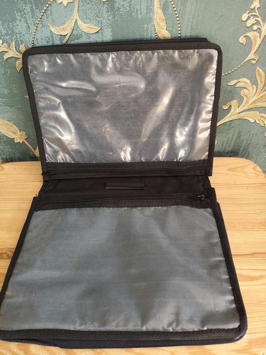 Папки  шкіряні для документів.