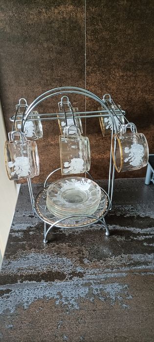 Conjunto de 6 chávenas, pratos e suporte