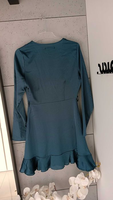Sukienka satynowa Missguided r.S szafirowa