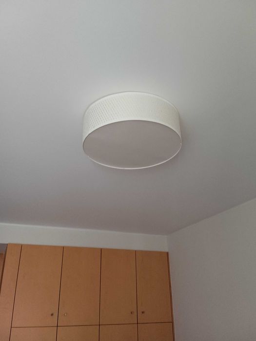 Candeeiro branco muito versátil