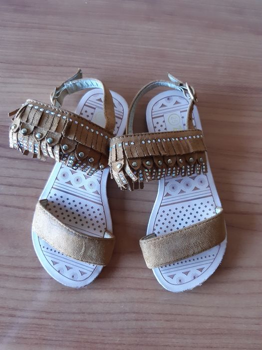 Selling Girls' Sandals