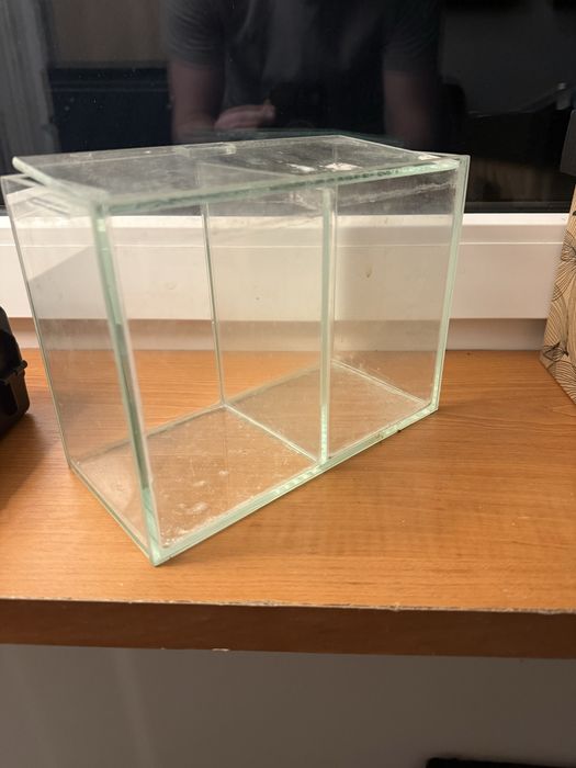 Akwarium z dwiema komorami